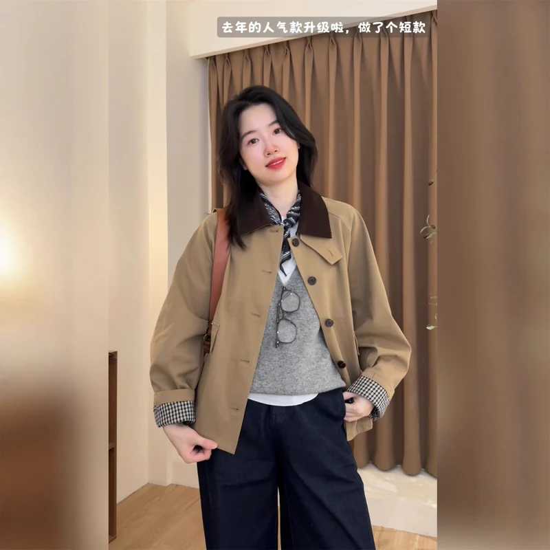 Damen Kurzmantel im Mac-Stil mit kontrastierendem Samtkragen und karierten Ärmelaufschlägen Drune