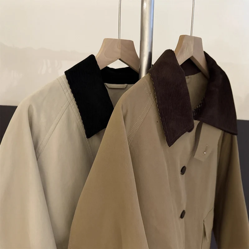 Damen Kurzmantel im Mac-Stil mit kontrastierendem Samtkragen und karierten Ärmelaufschlägen Drune