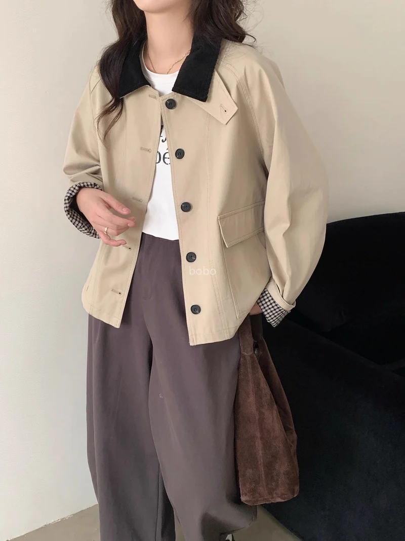Damen Kurzmantel im Mac-Stil mit kontrastierendem Samtkragen und karierten Ärmelaufschlägen Drune