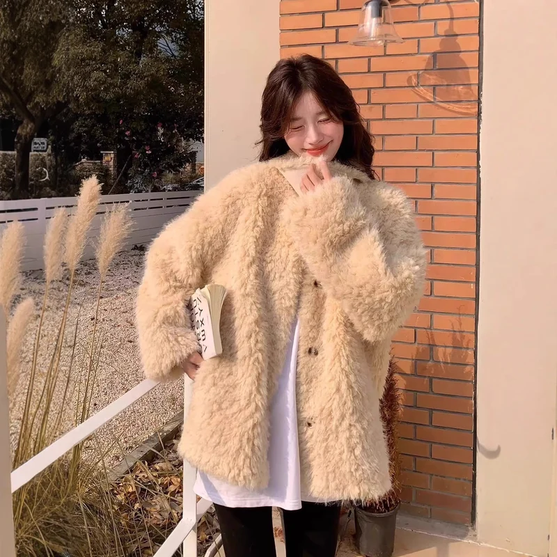 Damen Kurzmantel aus Teddyfleece mit Oversize‑Schnitt Stehkragen und Pattentaschen Drune