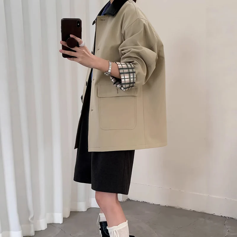 Damen Kurzjacke im Trench‑Stil mit Lederkragen und umschlagbaren Karo‑Manschetten Drune