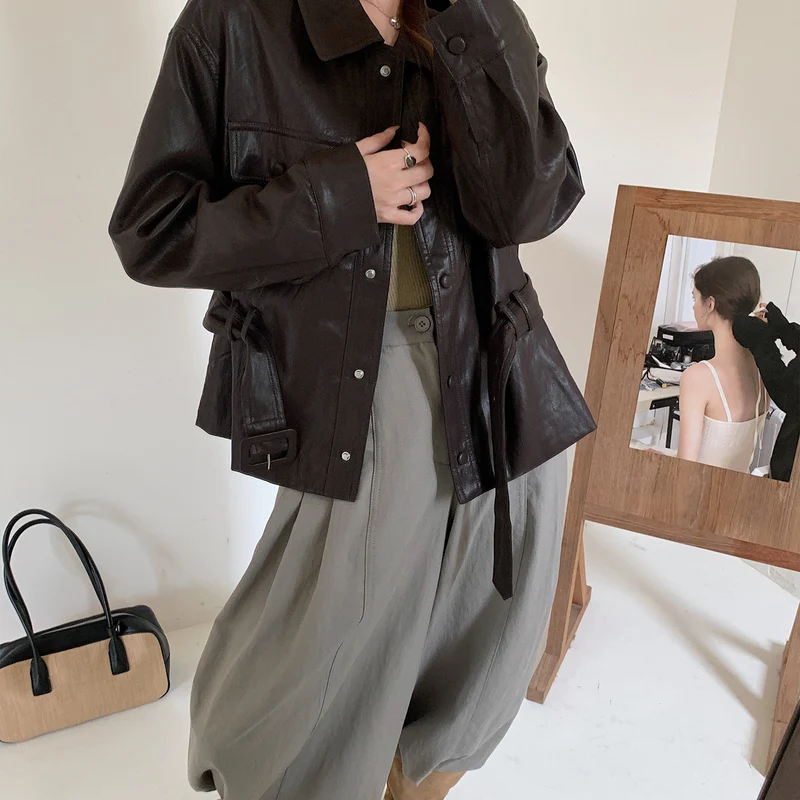 Damen Kurze Oversize-Lederjacke mit Taillenzug und Druckknopfleiste Drune