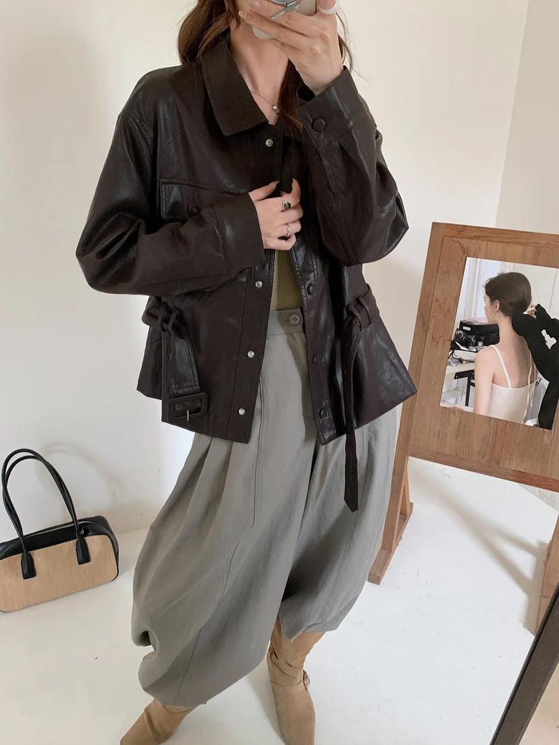 Damen Kurze Oversize-Lederjacke mit Taillenzug und Druckknopfleiste Drune