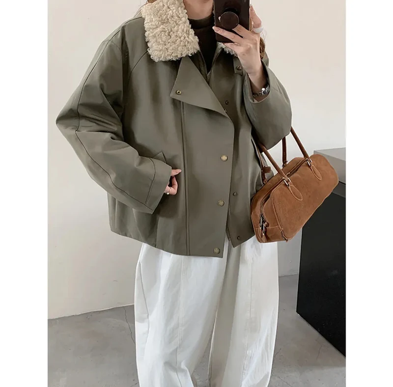Damen Kurze Oversize-Bomberjacke mit Teddykragen und Druckknopfdetails Drune