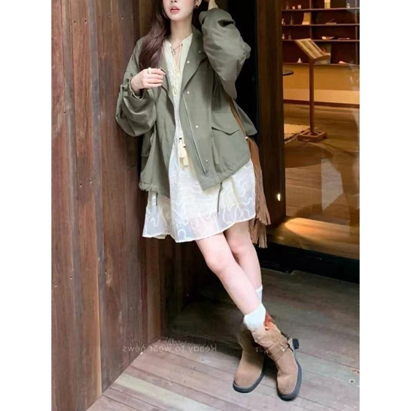 Damen Boxy-Kurzjacke im Oversize-Schnitt mit Stehkragen, Tunnelzugsaum und Klappentaschen Drune