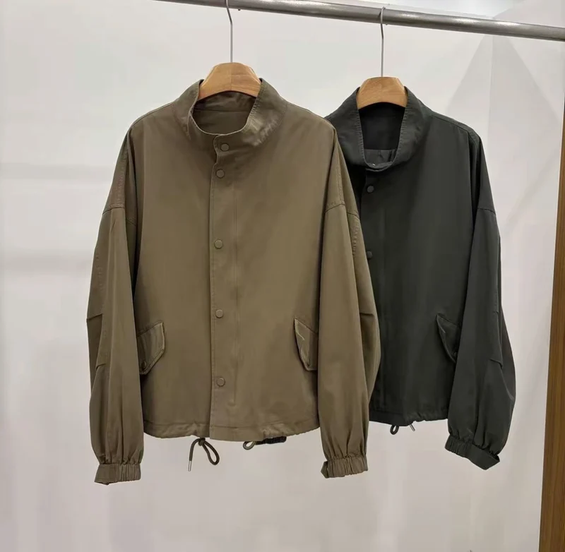 Damen Boxy-Kurzjacke im Oversize-Schnitt mit Stehkragen, Tunnelzugsaum und Klappentaschen Drune