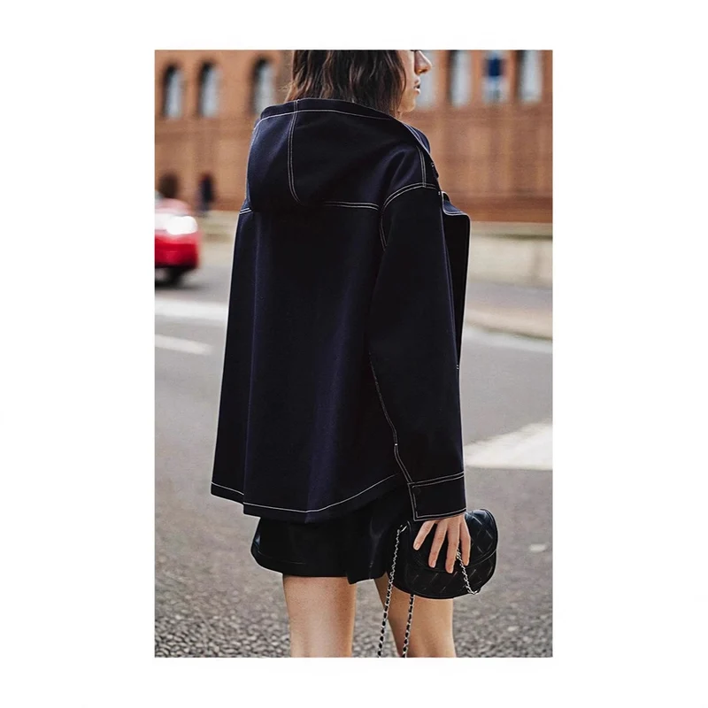 Damen Boxy‑Kapuzenparka mit sichtbaren Ziernähten und hochschließendem Stehkragen Drune