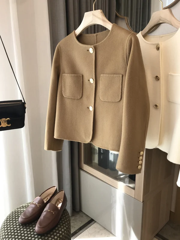 Damen Stilvolle Kurzjacke mit Knopfdetails Drune