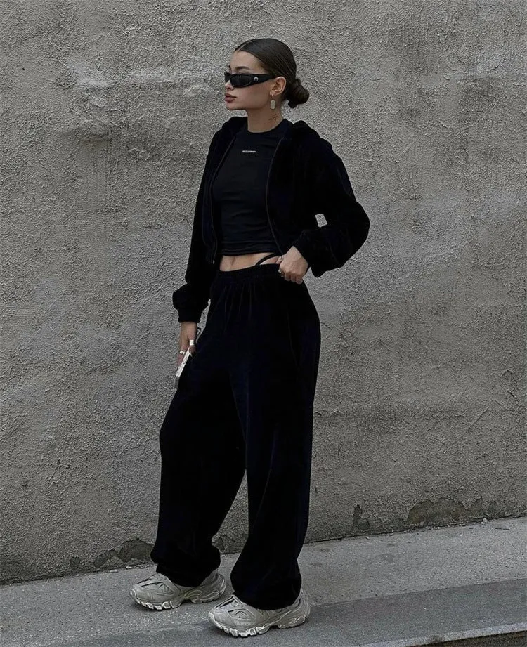 Lässiger Damen-Streetstyle-Cardigan mit Kapuze und Hose mit elastischem Bund, bestehend aus langen Ärmeln.