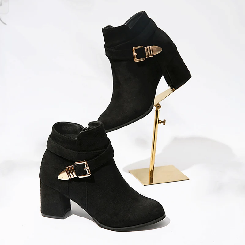 Damen Elegante Ankle-Boots mit hohem Absatz, seitlichem Reißverschluss und dekorativem Schnallengurt Drune