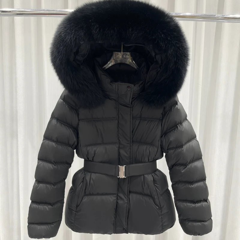 Damen Taillierte Stepp-Pufferjacke mit Gürtel, hohem Kragen und abnehmbarem Fellbesatz Drune