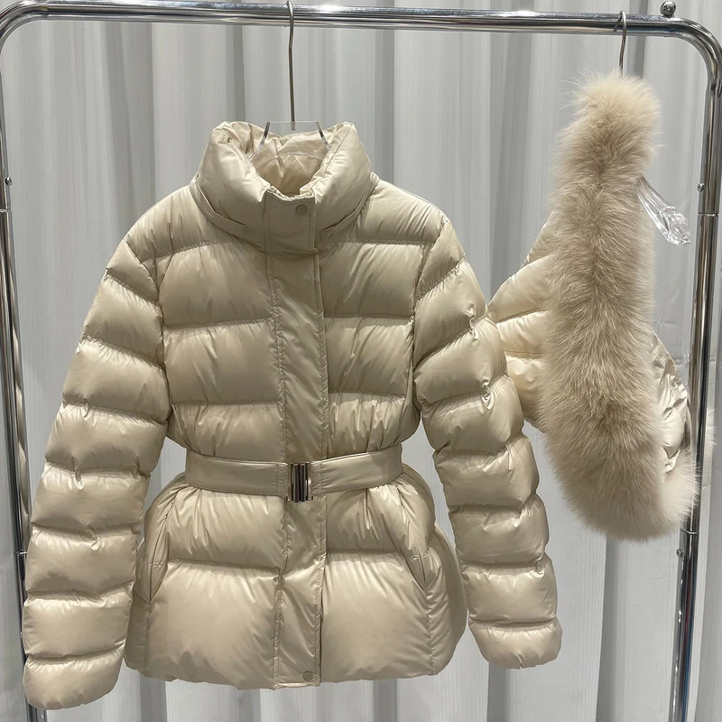 Damen Taillierte Stepp-Pufferjacke mit Gürtel, hohem Kragen und abnehmbarem Fellbesatz Drune