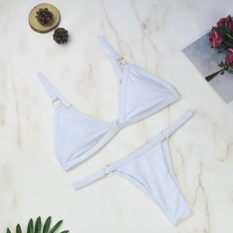 Drune Zweiteiliger Bikini-Badeanzug mit goldfarbigen Metallringen und dreieckigen Körbchen