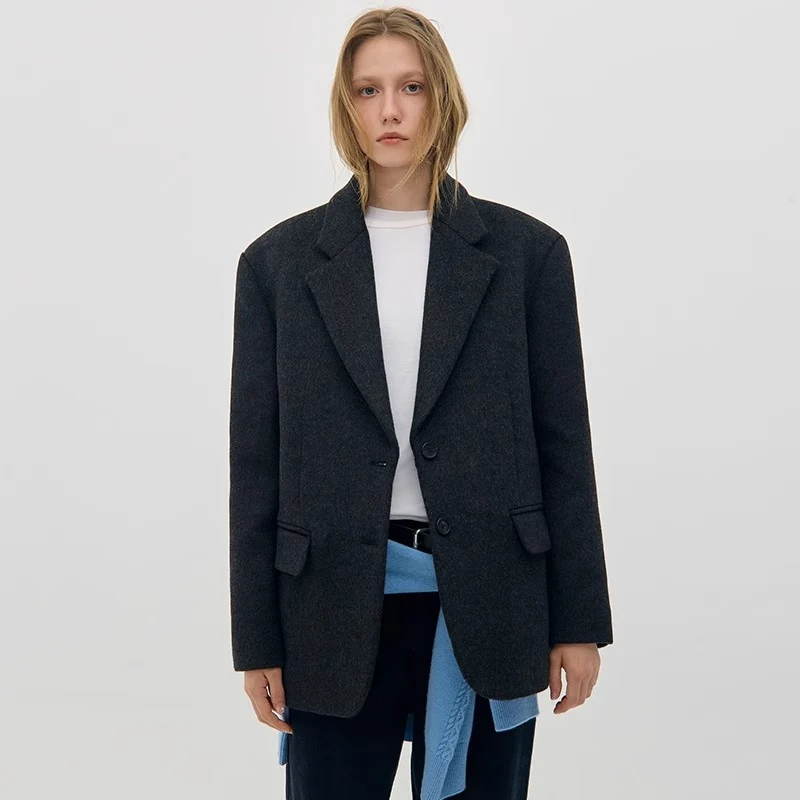 Klassischer Oversize-Wollblazer für Damen mit breitem Revers und zwei Taschen