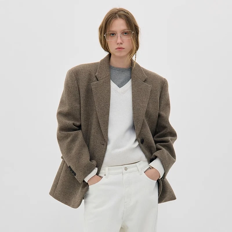 Klassischer Oversize-Wollblazer für Damen mit breitem Revers und zwei Taschen