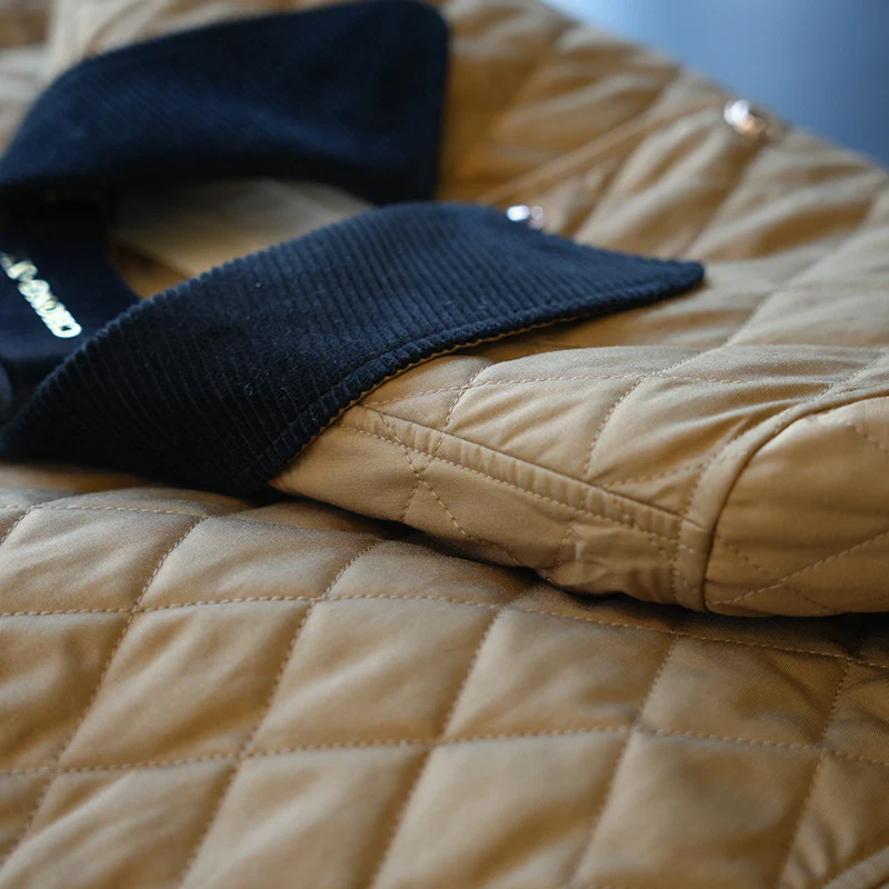 Damen Leichte gesteppte Übergangsjacke mit Cordkragen und Druckknopfleiste Drune