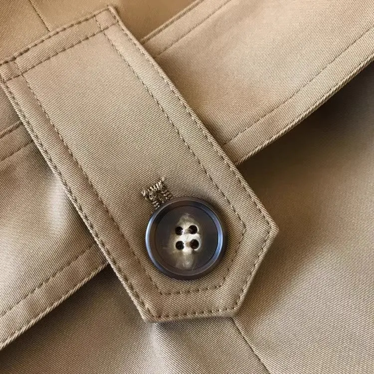 Damen Kurzgeschnittener Trenchcoat mit doppelreihiger Knopfleiste, Sturmklappe und Taillengürtel Drune