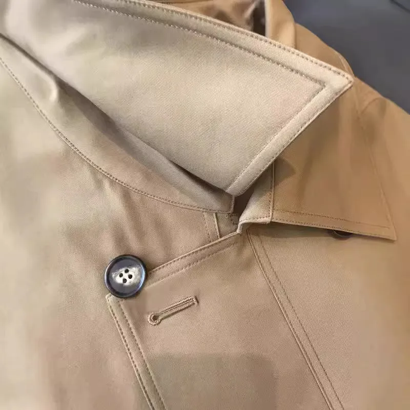 Damen Kurzgeschnittener Trenchcoat mit doppelreihiger Knopfleiste, Sturmklappe und Taillengürtel Drune