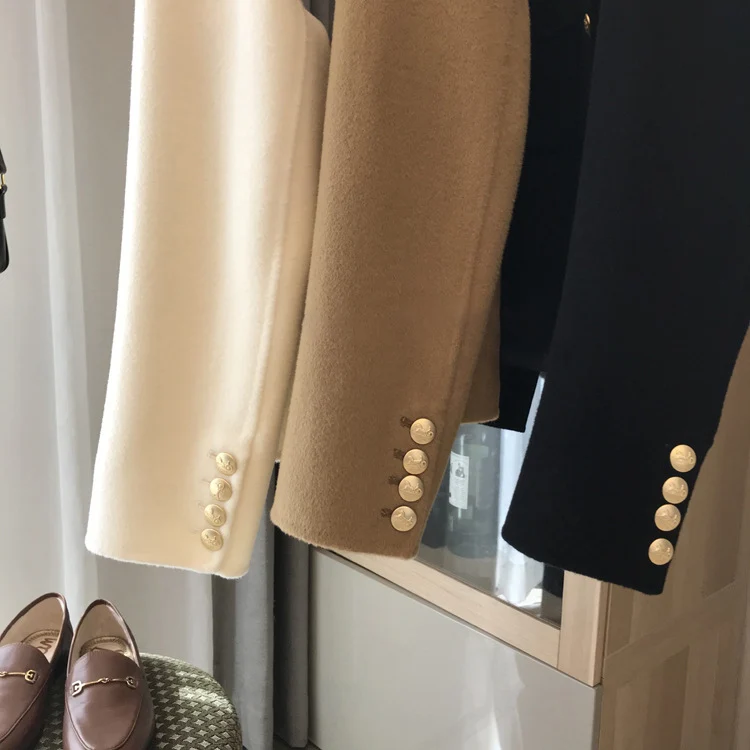 Damen Kurzblazer aus Wollmix mit Rundhalsausschnitt, Pattentaschen und goldenen Zierknöpfen Drune