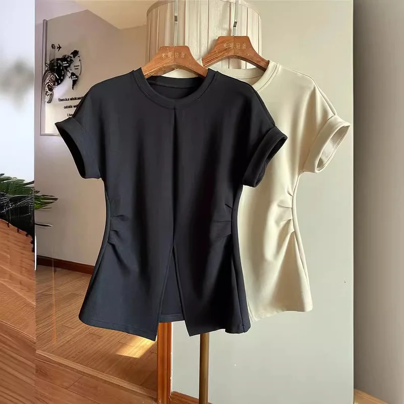 Damen Kurzärmeliges Strukturjersey-Shirt mit Taillenraffungen und Frontschlitz Drune