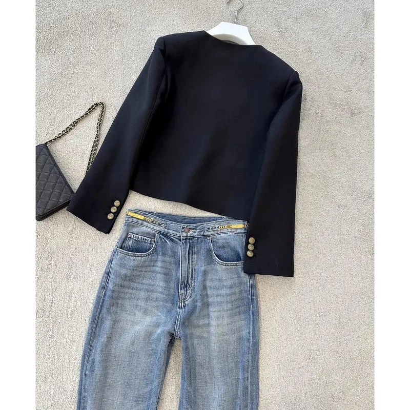 Damen Kragenlose taillierte Kurzjacke mit goldenen Zierknöpfen und Pattentaschen Drune