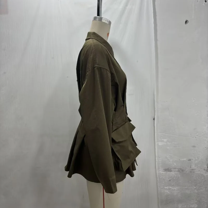 Damen Oversize-Boxy-Übergangsjacke mit großen Pattentaschen und Tunnelzug Drune