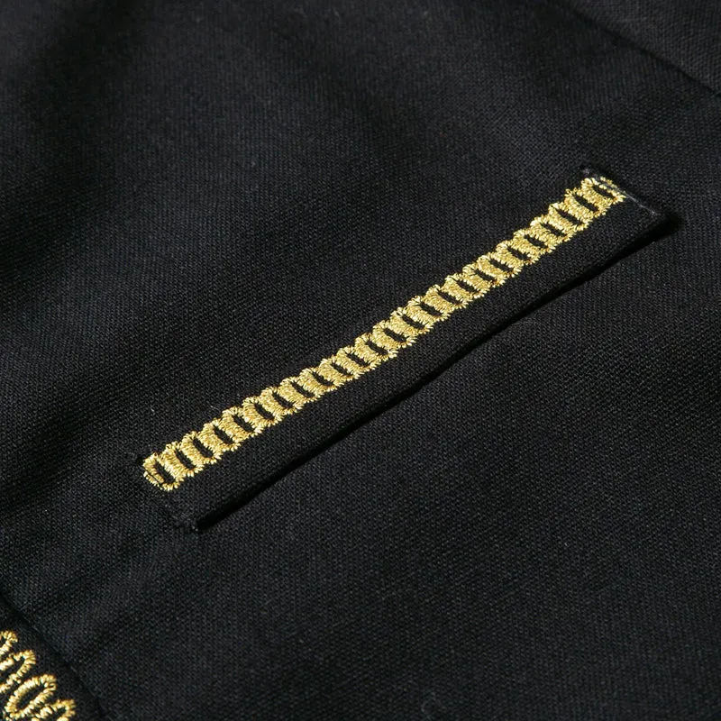 Herren Elegante Langtunika mit Rundhalsausschnitt, Frontreißverschluss und goldener Zierstickerei Drune
