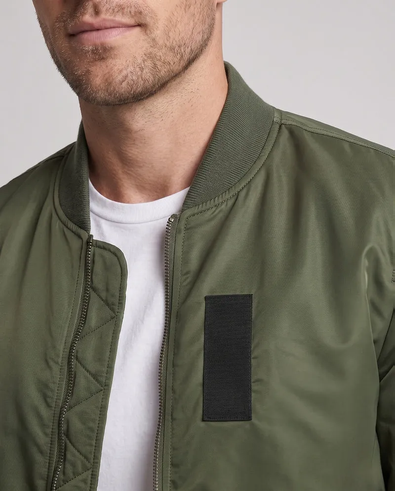Herren gepolsterte Bomberjacke mit Camouflage-Futter und Fliegerstil-Armtasche Drune