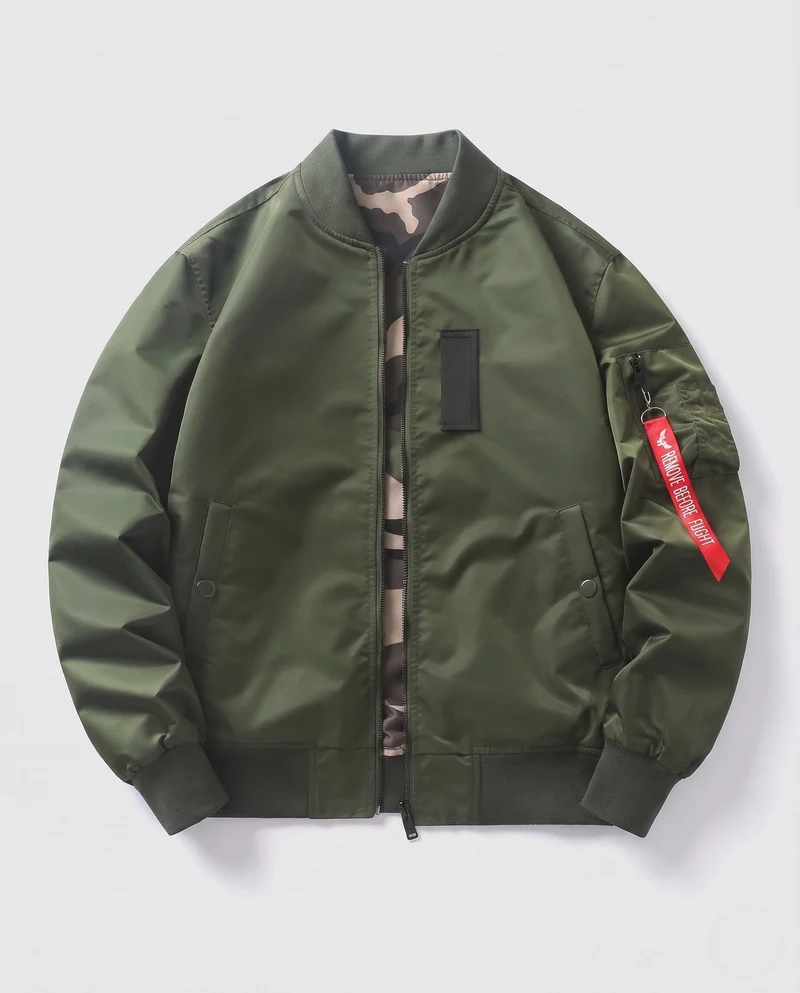 Herren gepolsterte Bomberjacke mit Camouflage-Futter und Fliegerstil-Armtasche Drune