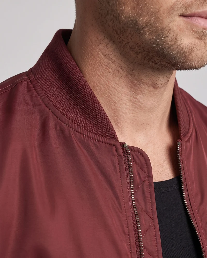 Herren isolierte Nylon Bomberjacke mit Utility-Tasche am Ärmel und gerippten Bündchen Drune