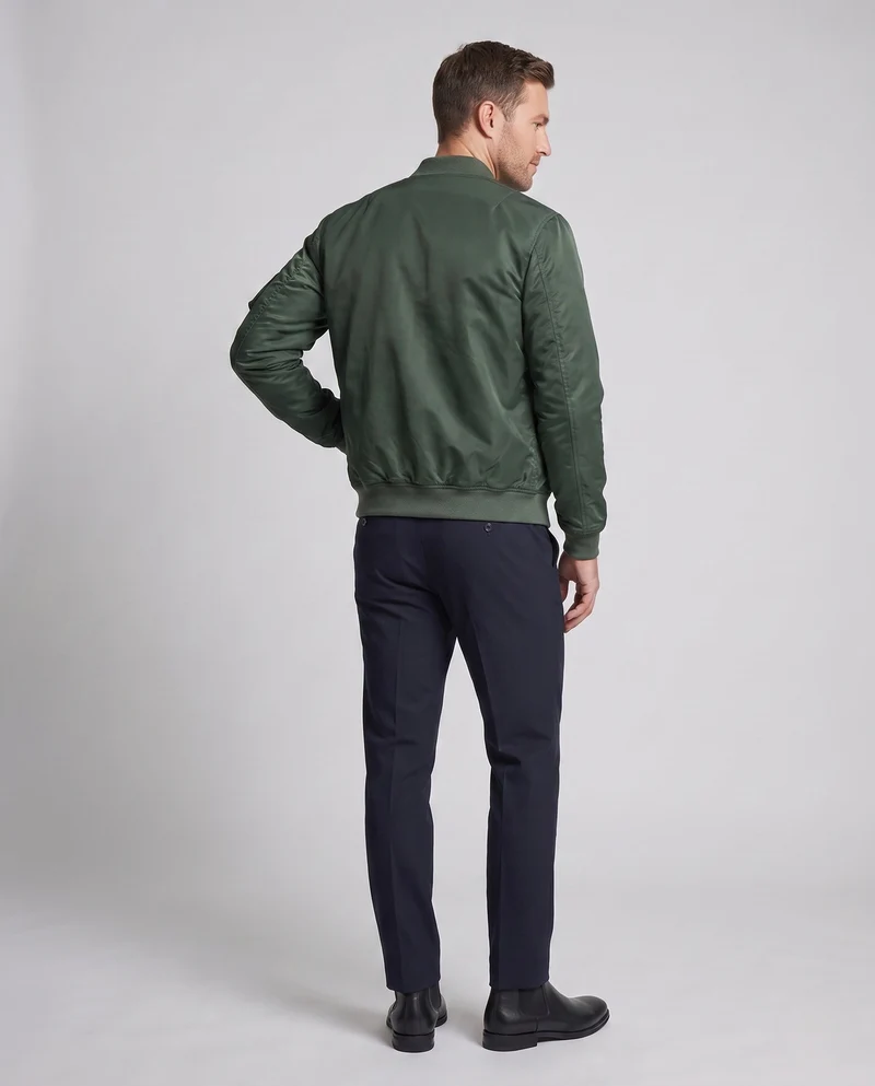 Herren klassische Nylon Bomberjacke im Pilotstil mit Utility-Tasche am Ärmelsaum und geripptem Bund Drune