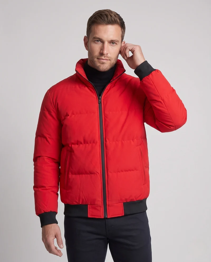 Herren kurze gepolsterte Steppjacke mit hochstehendem Kragen, gerippten Bündchen und Armpatch Drune