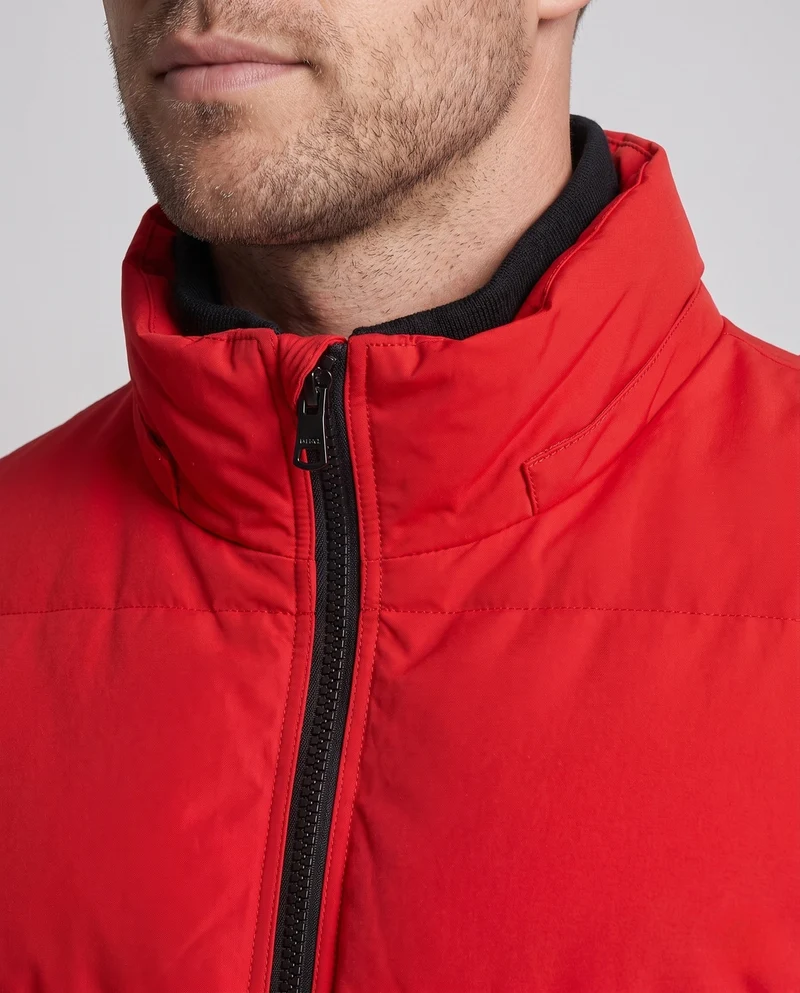 Herren kurze gepolsterte Steppjacke mit hochstehendem Kragen, gerippten Bündchen und Armpatch Drune