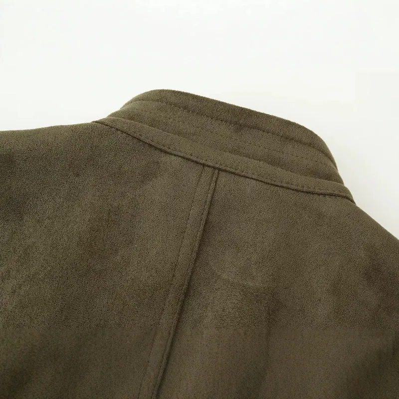 Damen Kurz geschnittene Wildlederjacke im Military‑Look mit Stehkragen und dekorativer Kordelfrosch‑Applikation Drune