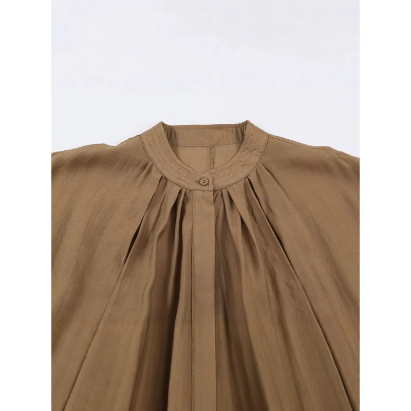 Damen Kurz geschnittene plissierte Blousonjacke mit Ballonärmeln und Smockbund Drune