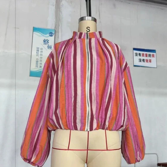 Damen Gestreifte Cropped Blousonjacke mit Stehkragen, Reißverschluss und Ballonärmeln Drune