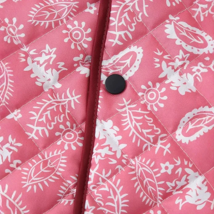 Damen Gesteppte kurz geschnittene Steppjacke mit V‑Ausschnitt und floraler Paisley‑Optik Drune