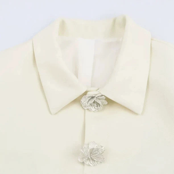 Damen Eleganter Cropped-Blazer mit floralen Strassknöpfen und Pattentaschen Drune