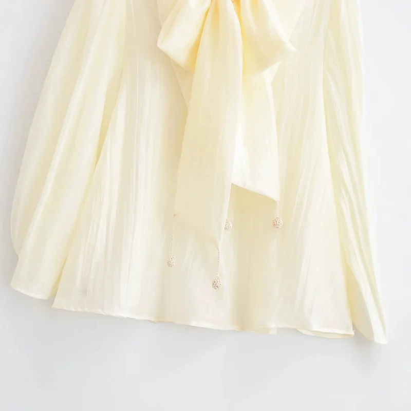 Damen Elegante Schluppenbluse mit plissierten Ballonärmeln und Zierkordel Drune