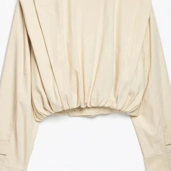 Damen Cropped Trenchjacke mit doppelreihiger Knopfleiste, hohem Stehkragen und taillierendem Elastbund Drune