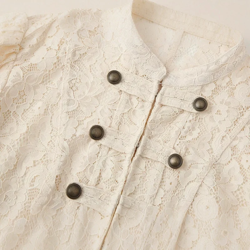 Damen Cropped Spitzenblazer mit Stehkragen, Zier‑Froschverschlüssen und Puffärmeln Drune