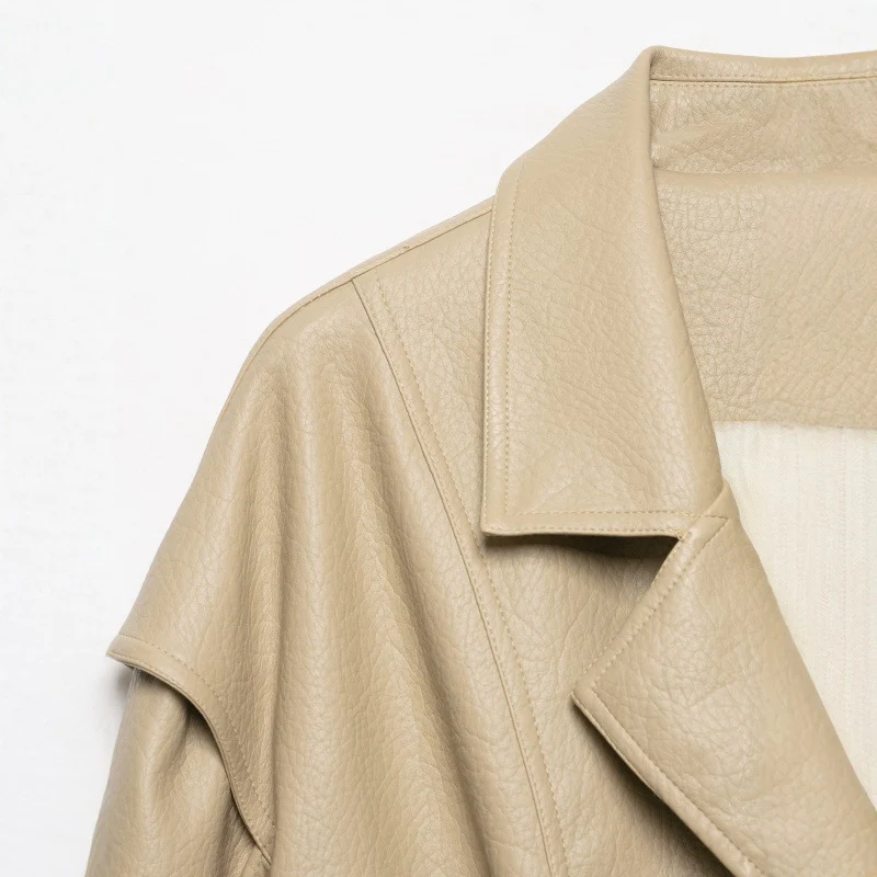 Damen Cropped Lederimitat-Blouson mit doppelreihiger Knopfleiste, weitem Revers und elastischem Saum Drune