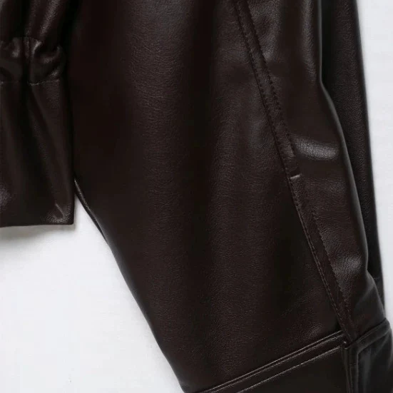 Damen Cropped Kunstleder‑Blouson mit Stehkragen, Pattentaschen und Tunnelzugtaillierung Drune