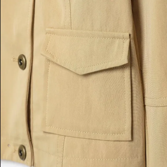 Damen Cropped doppeltreihige Kurzjacke mit Funnel‑Stehkragen und Pattentaschen Drune