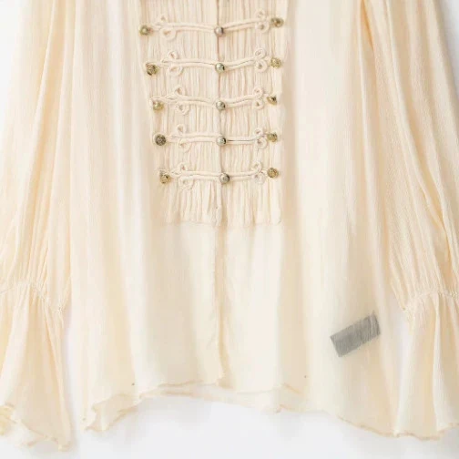 Damen Bluse im Military‑Plastron‑Look mit Stehkragen und Plisséeärmeln Drune