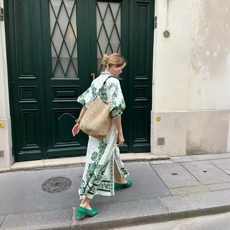 Damen 70+ langes Boho‑Maxikleid mit floralem Print, durchgehender Knopfleiste und gerafften Ärmelbündchen Drune
