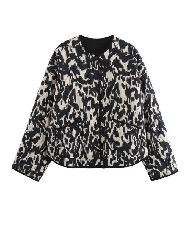 Damen 60+ gesteppte Kurzblousonjacke im Animalprint mit Rundhals und aufgesetzten Taschen Drune