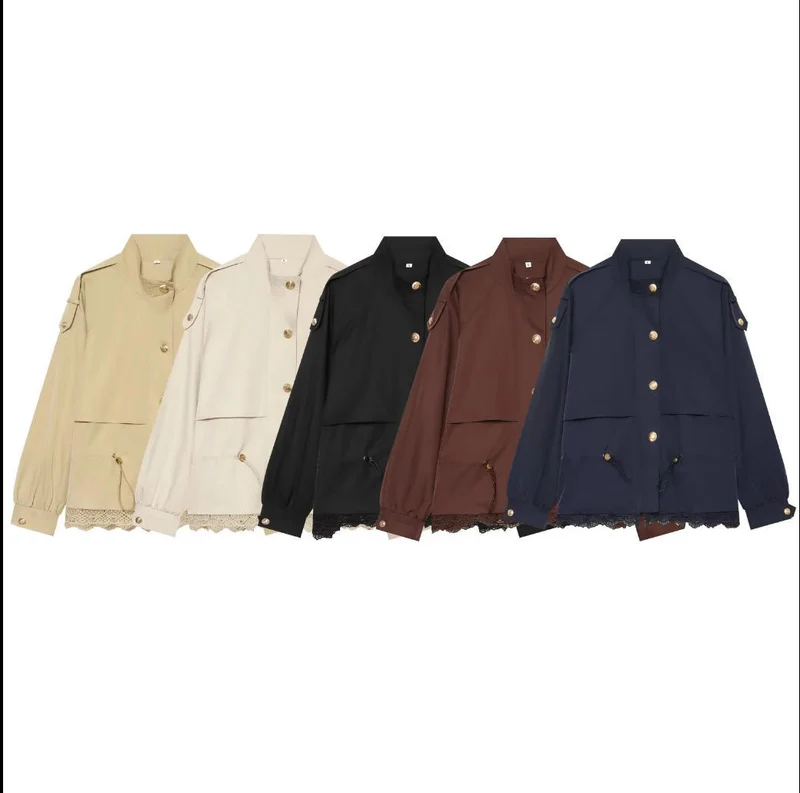 Damen 50+ taillierte Utility‑Blousonjacke mit Stehkragen, Kordelzugtaschen und Spitzenbesatz Drune