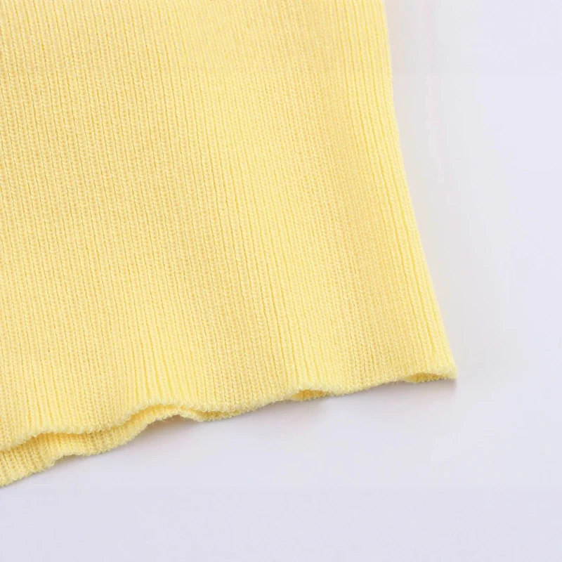 Damen Kurz geschnittener Strickcardigan mit Ballonärmeln und dekorativen Schmuckknöpfen Drune