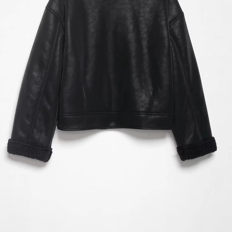Damen Kurz geschnittene Kunstlederjacke mit Teddyfutter, Stehkragen und Knopfverschluss Drune